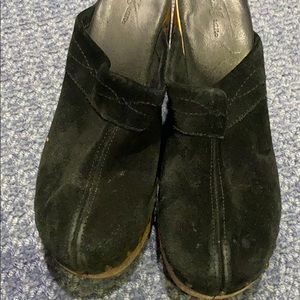 Black very comfortable clogs